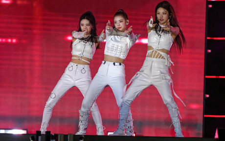 itzy all in us star top photos