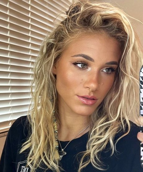 Sol Ruca modèle de haute qualité image