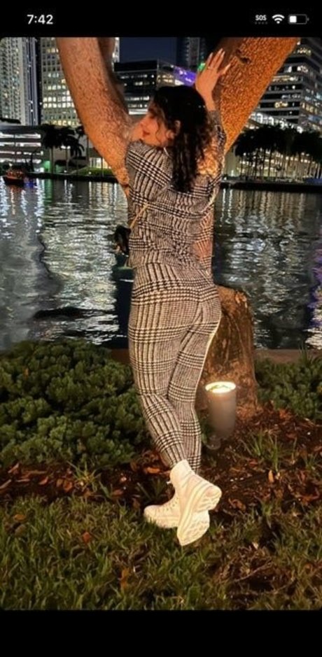 Nadine Velazquez hermosa actriz fotos