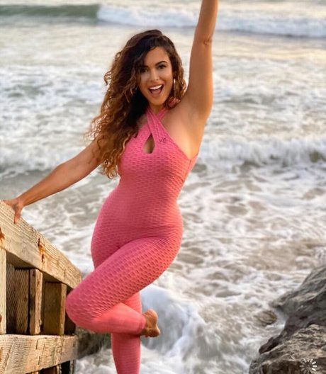 Nadine Velazquez bonita actriz foto