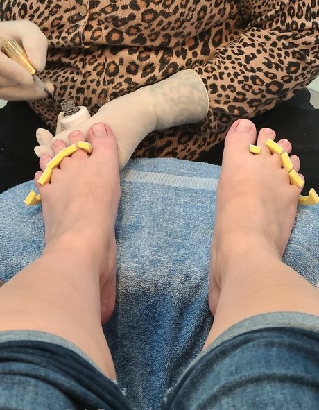 smelliefeetsweetie model nude photos