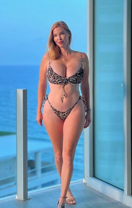 Elizabeth Ostrander actrice de nus photos