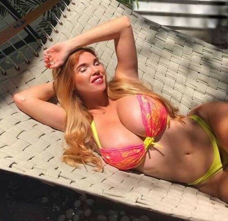 Elizabeth Ostrander actrice de nus collection