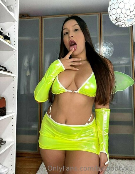 bigbootyx1 nude model pictures