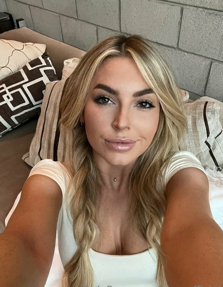 bhvnofficial actriz caliente foto