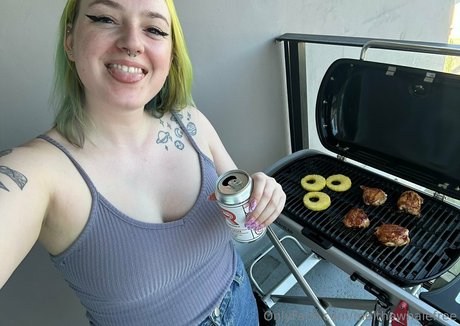 melthewhalefree bonita modelo archivo