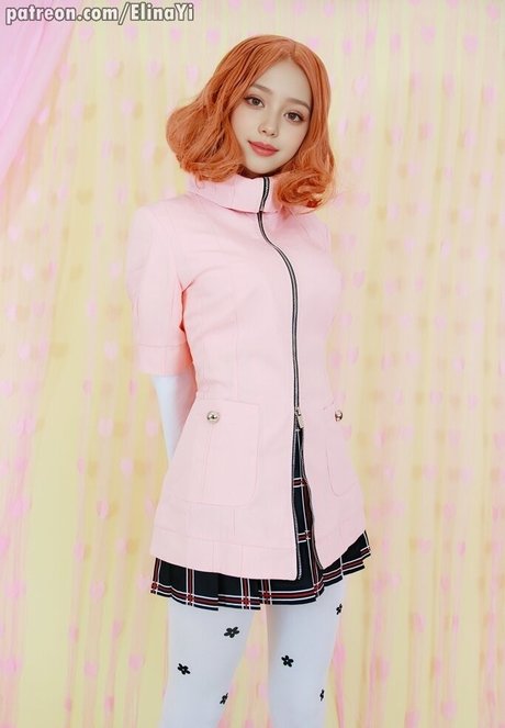 Elina Yi nus star du porno galerie