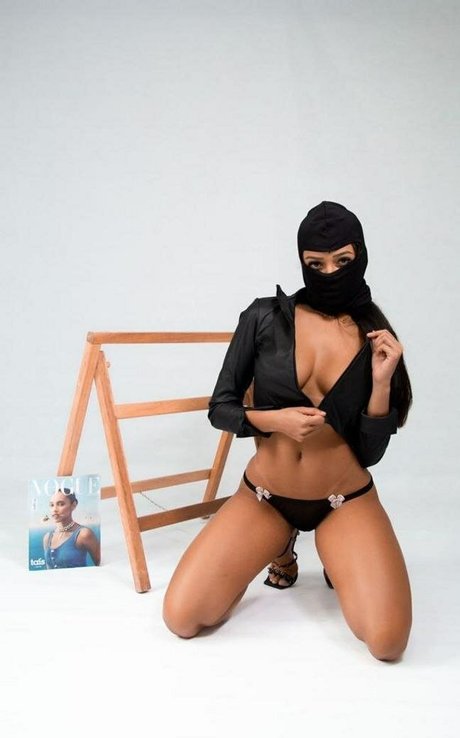 Karlyane Menezes sexe star du porno image