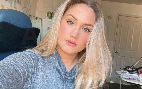 Naomi Kyle desnudos de estrellas porno foto