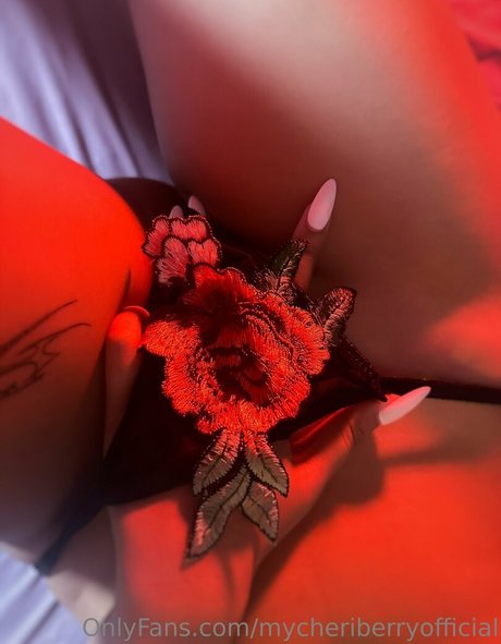 mycheriberryofficial actriz erótica galerías