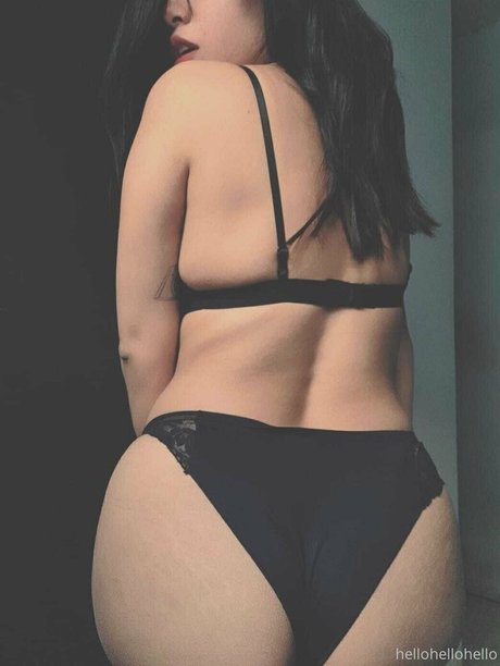 helloaliza modelo desnuda fotos