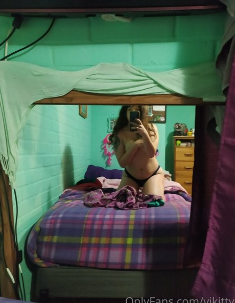 vikitty modelo imágenes