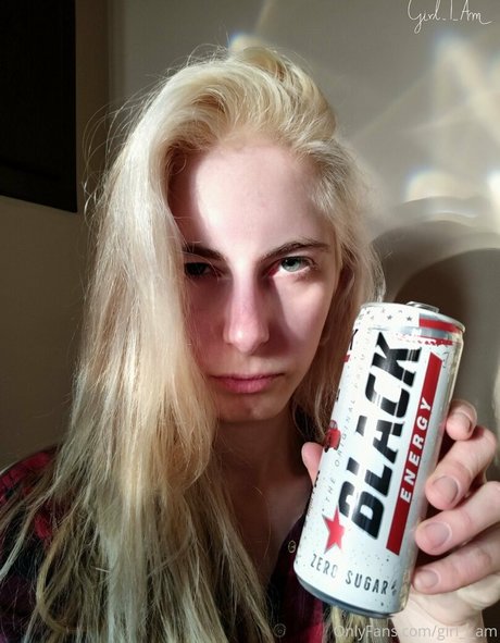 nikki gia vip hermosa modelo imagen