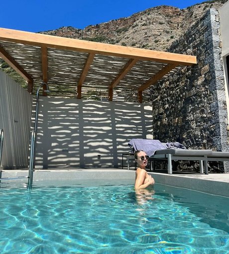 Jorgie Porter modèle magnifique des photos