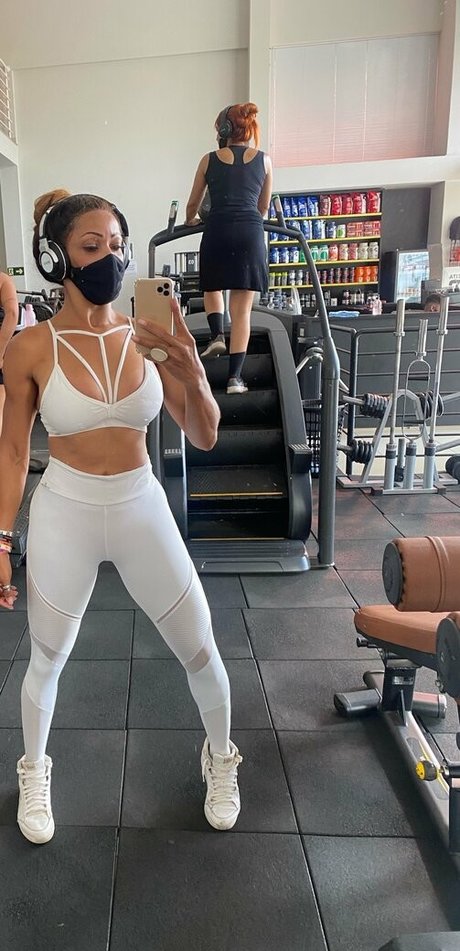 shemale 23cm modèle porno collection