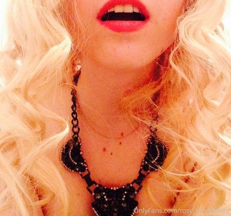 rosy blondbabe étoile nue des photos
