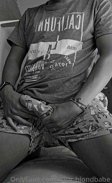 rosy blondbabe étoile érotique photo