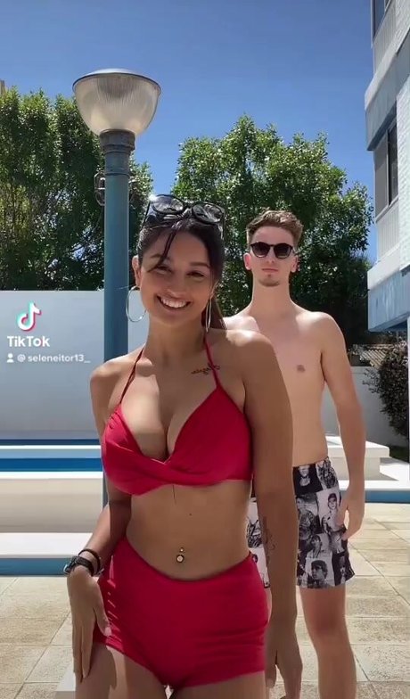 Seleneitor estrella porno hd galerías