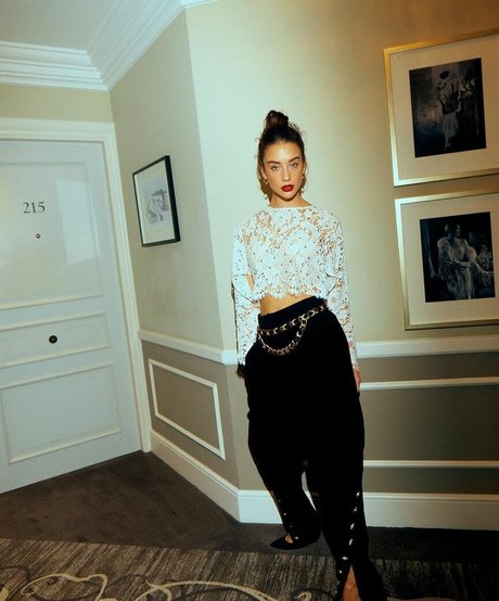 Maria Pedraza modèle joli galeries