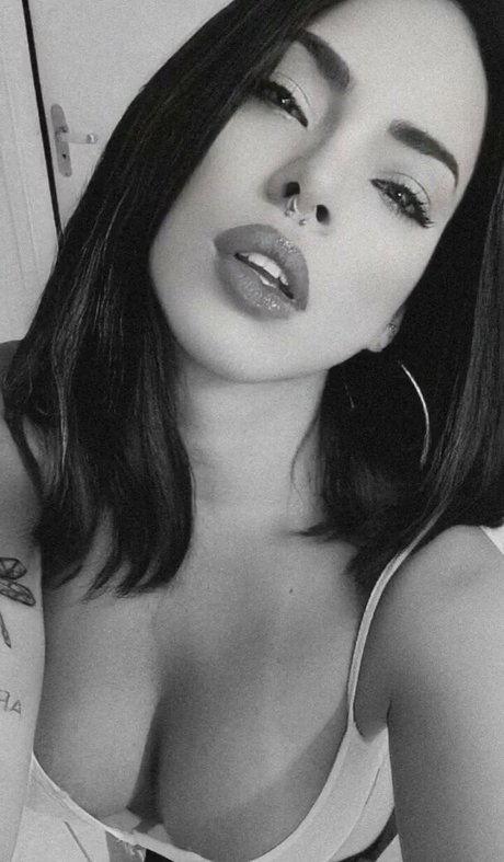 Juju Bellini estrella porno galerías