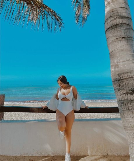 Frida Najera étoile sexy images