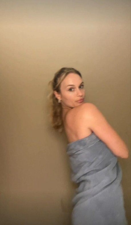 Leven Rambin desnudos de estrellas foto