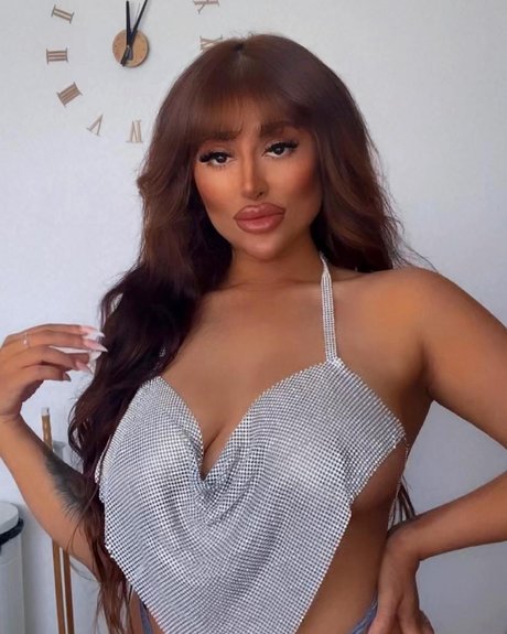Priya Yasmin X sexy actress img