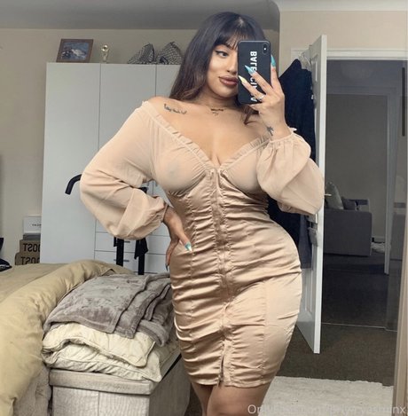 Priya Yasmin X bonita actriz galerías