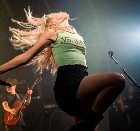 Maisie Peters actriz de arte imágenes