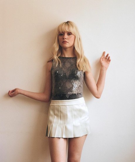 Maisie Peters étoile adulte galeries