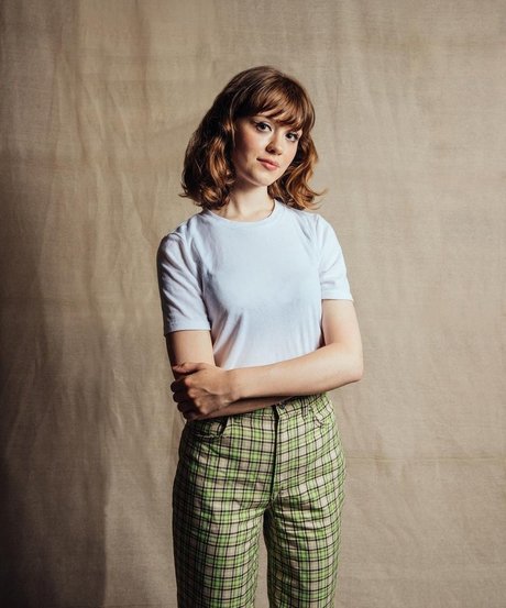 Maisie Peters actrice érotique image