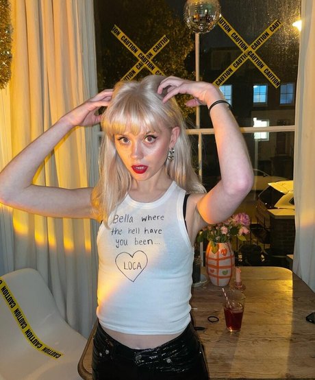 Maisie Peters estrella porno gratis fotos