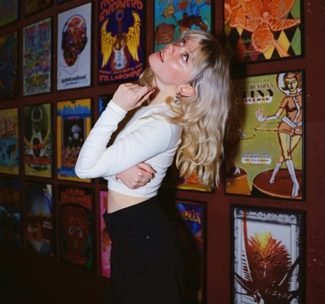 Maisie Peters modèle de haute qualité images