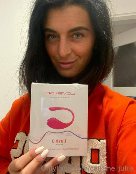 call me juliia buen modelo galería