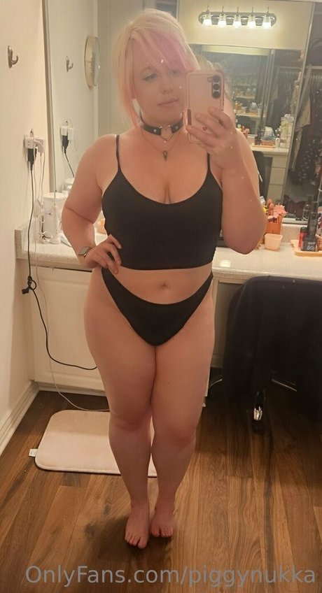 piggynukka pornographic model photos