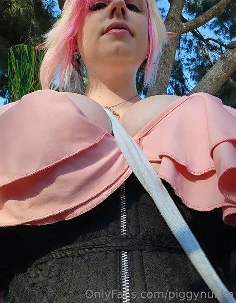 piggynukka hermosa actriz archivo