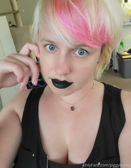 piggynukka actriz desnuda archivo