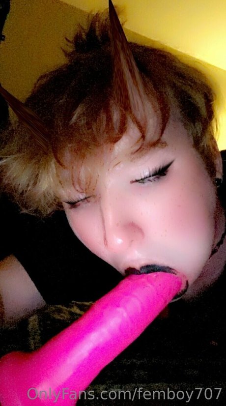 femboy707 étoile nue image