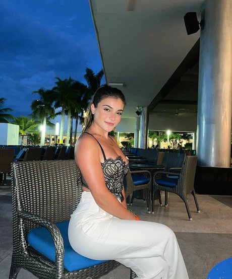 emmakatalis pretty pornstar pics