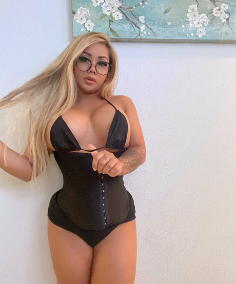 exoticbooty actriz caliente galerías