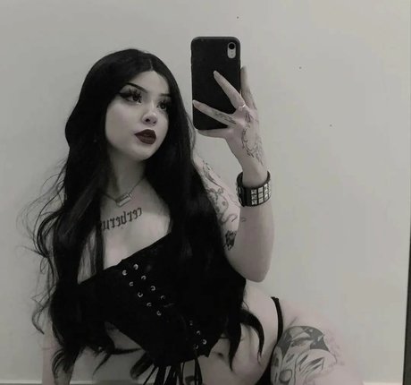 Ghostbabss model nude photo