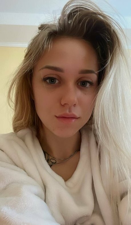 evilscarlett bonita estrella porno fotos