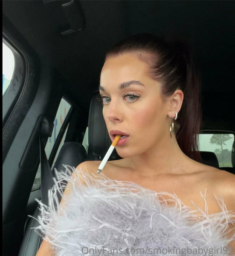 smokingbabygirl99 joli modèle photo