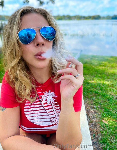 ellelyon estrella porno de alta calidad imagen