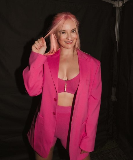 Grace Chatto modelo caliente foto