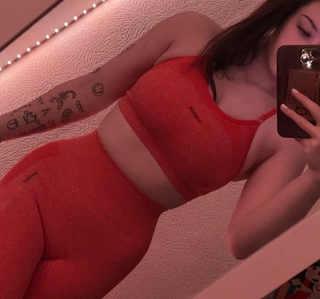 Eleri Evans modèle adulte collection