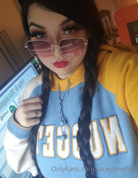 laceylanefree joli modèle image