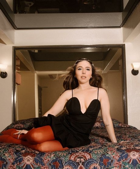 Esther Povitsky star du porno érotique galerie