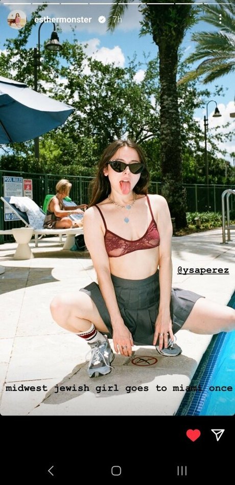 Esther Povitsky star du porno hd galerie