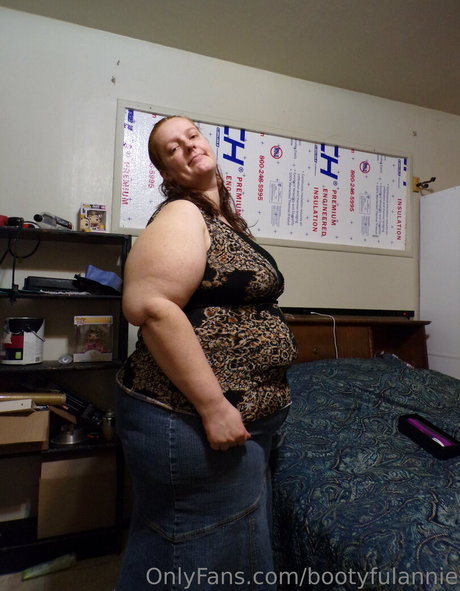 bootyfulannie joli modèle des photos